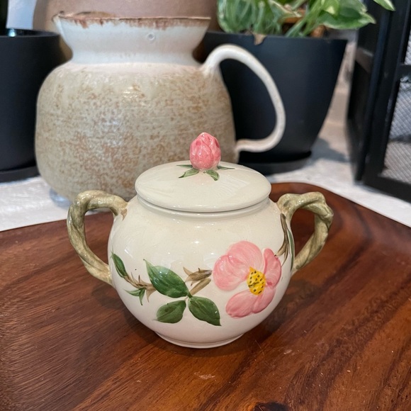 Vintage Franciscan Desert Rose sugar bowl with lid pink and cream and green - Picture 10 of 10
